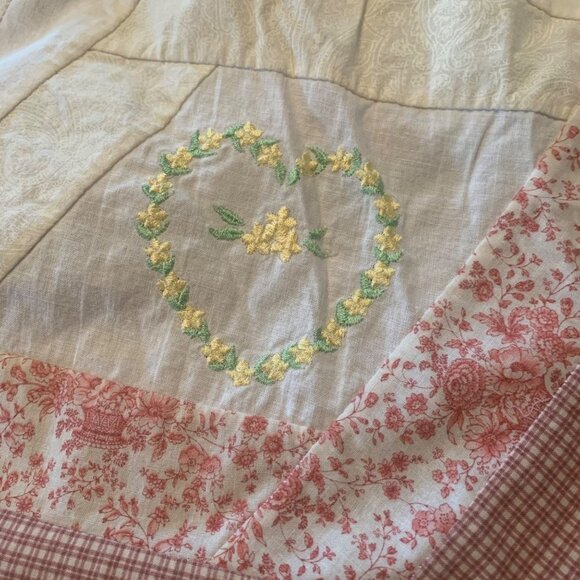 Quilted Blocked Embroidered Hearts Hexagon Twin/Full Bed Cover with Lace Trim - Picture 4 of 12